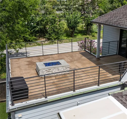 a view of a tennis court