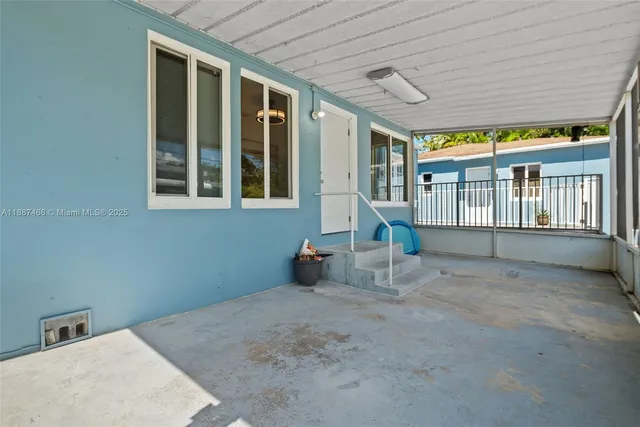 $1,290,000 | 573 Palmetto Drive, Miami Springs, FL 33166