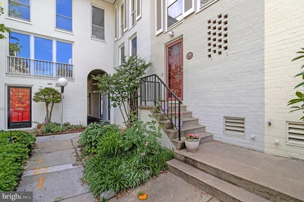$3,850 | 206 G Street Southwest, Washington, DC 20024