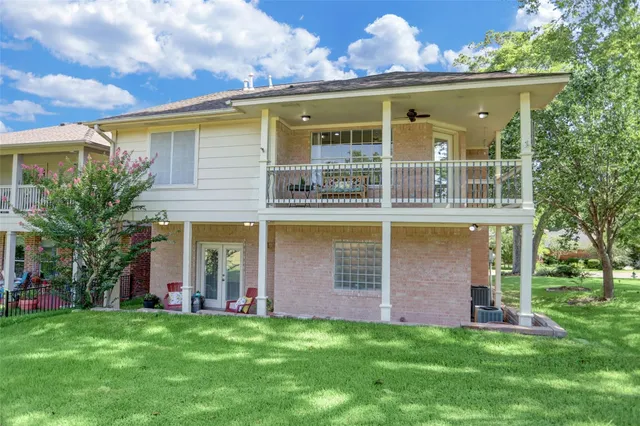 a view of a house with a big yard