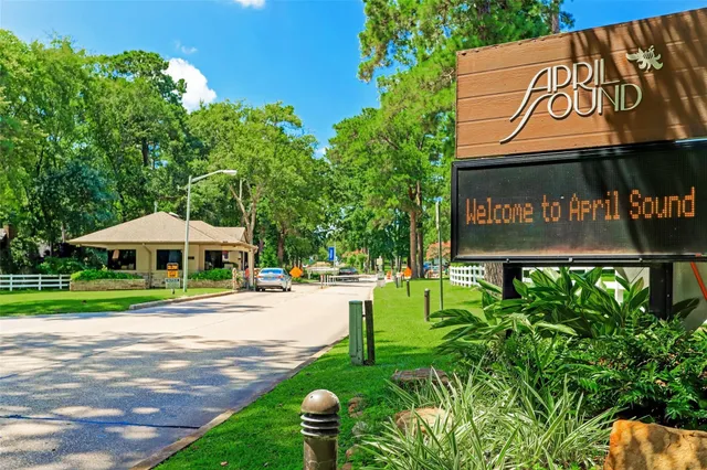 a view of house with a yard