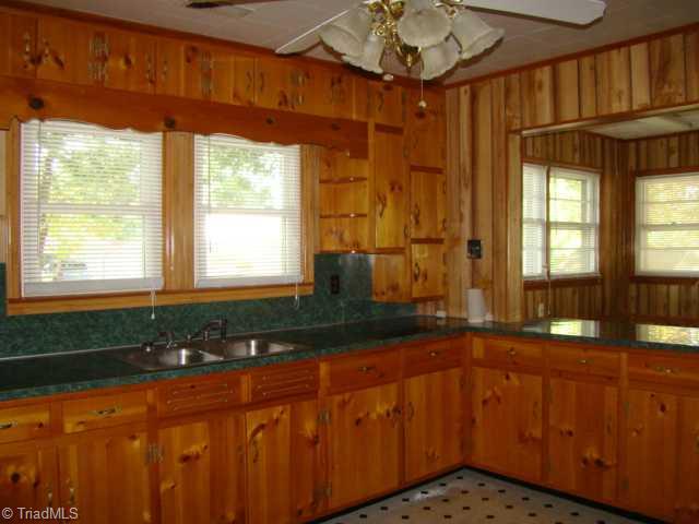 376 Mack Road Asheboro, NC 27205 - Photo 5 of 14 Kitchen.