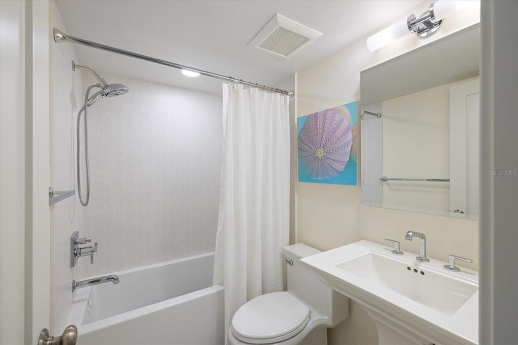 8625 Midnight Pass Road, Unit 304B Sarasota, FL 34242 - Photo 28 of 97 Ensuite