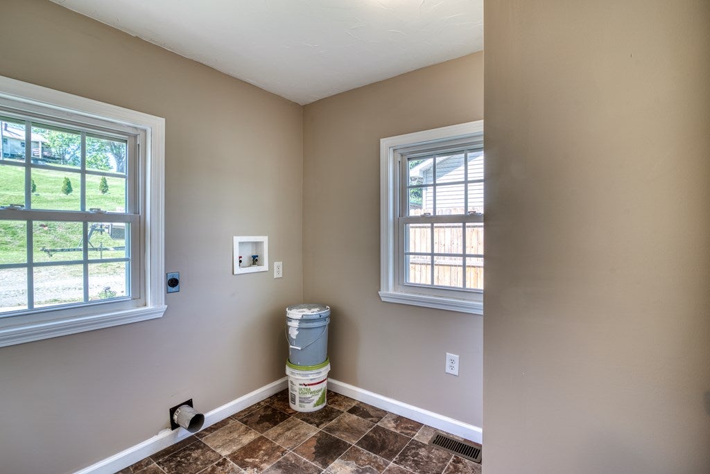 800 Colonial Road Southwest Abingdon, VA 24210 - Photo 15 of 26 Gallery Image 15