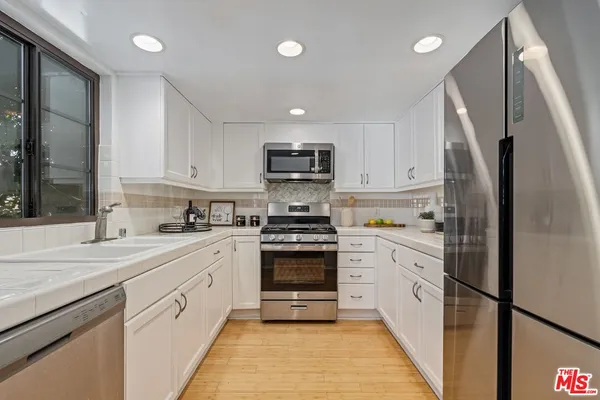 $4,800 | 102 North Sweetzer Avenue, Unit 106, Los Angeles, CA 90048