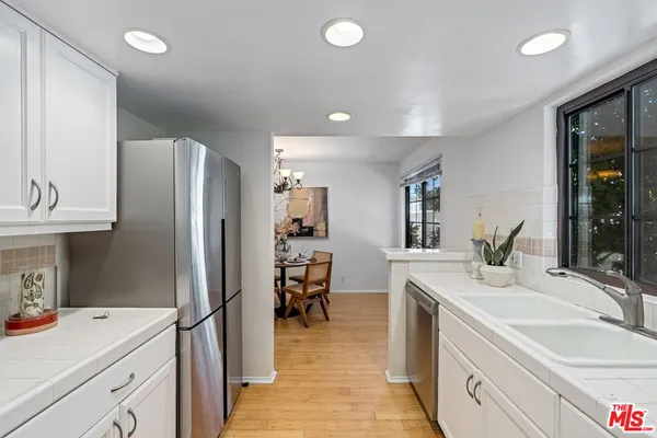 $4,800 | 102 North Sweetzer Avenue, Unit 106, Los Angeles, CA 90048