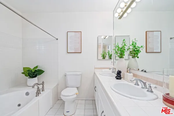 $4,800 | 102 North Sweetzer Avenue, Unit 106, Los Angeles, CA 90048