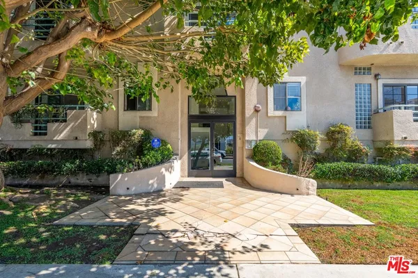 $4,800 | 102 North Sweetzer Avenue, Unit 106, Los Angeles, CA 90048