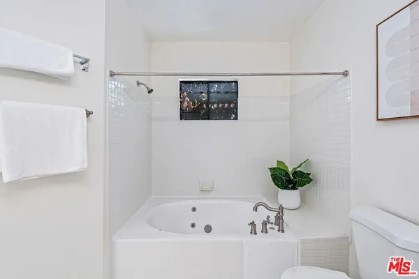 $4,800 | 102 North Sweetzer Avenue, Unit 106, Los Angeles, CA 90048