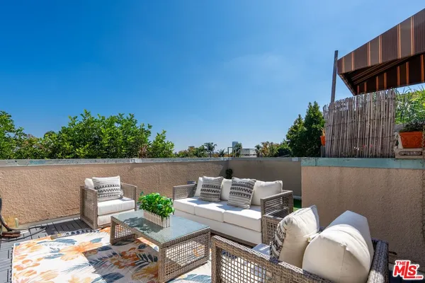 $4,800 | 102 North Sweetzer Avenue, Unit 106, Los Angeles, CA 90048