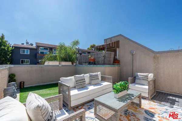 $4,800 | 102 North Sweetzer Avenue, Unit 106, Los Angeles, CA 90048