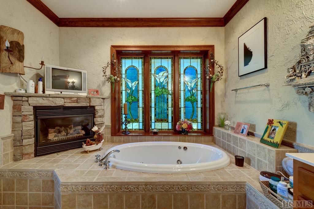 143 Running Fox Road Sapphire, NC 28774 - Photo 21 of 38 Gallery Image 21
