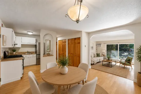 $174,900 | 4820 Park Commons Drive, Unit 235, St. Louis Park, MN 55416