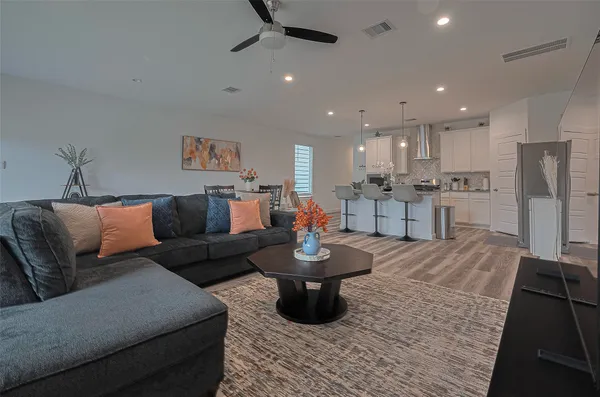 $2,550 | 10405 Hadley Pk Trail, Houston, TX 77051