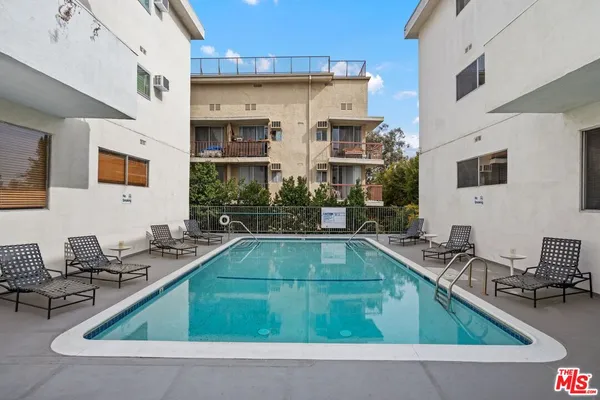 $3,500 | 960 Larrabee Street, Unit 105, West Hollywood, CA 90069