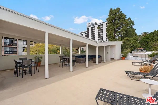 $3,500 | 960 Larrabee Street, Unit 105, West Hollywood, CA 90069