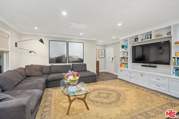 $3,500 | 960 Larrabee Street, Unit 105, West Hollywood, CA 90069