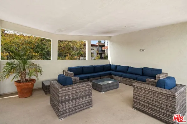 $3,500 | 960 Larrabee Street, Unit 105, West Hollywood, CA 90069