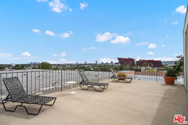 $3,500 | 960 Larrabee Street, Unit 105, West Hollywood, CA 90069