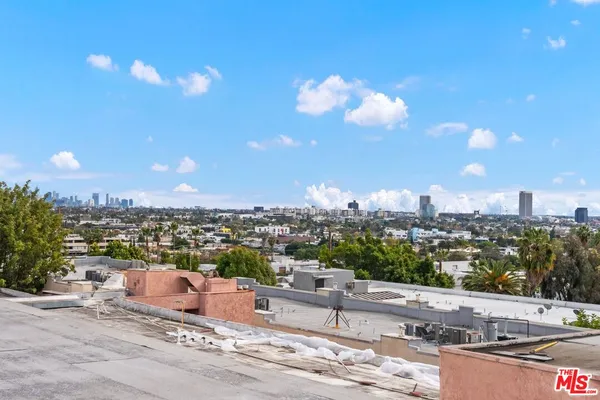 $3,500 | 960 Larrabee Street, Unit 105, West Hollywood, CA 90069