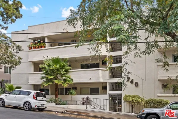 $3,500 | 960 Larrabee Street, Unit 105, West Hollywood, CA 90069