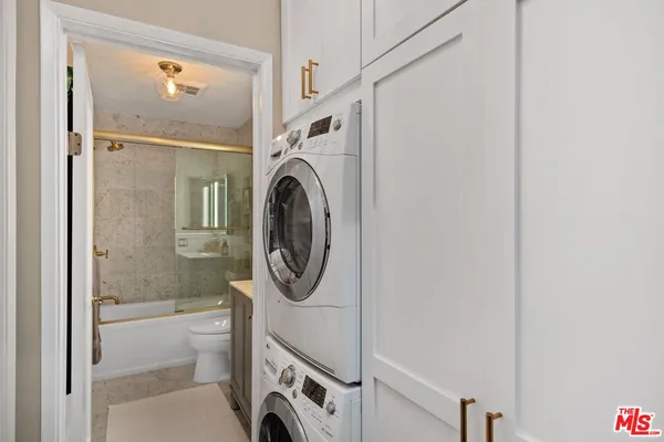 $3,500 | 960 Larrabee Street, Unit 105, West Hollywood, CA 90069
