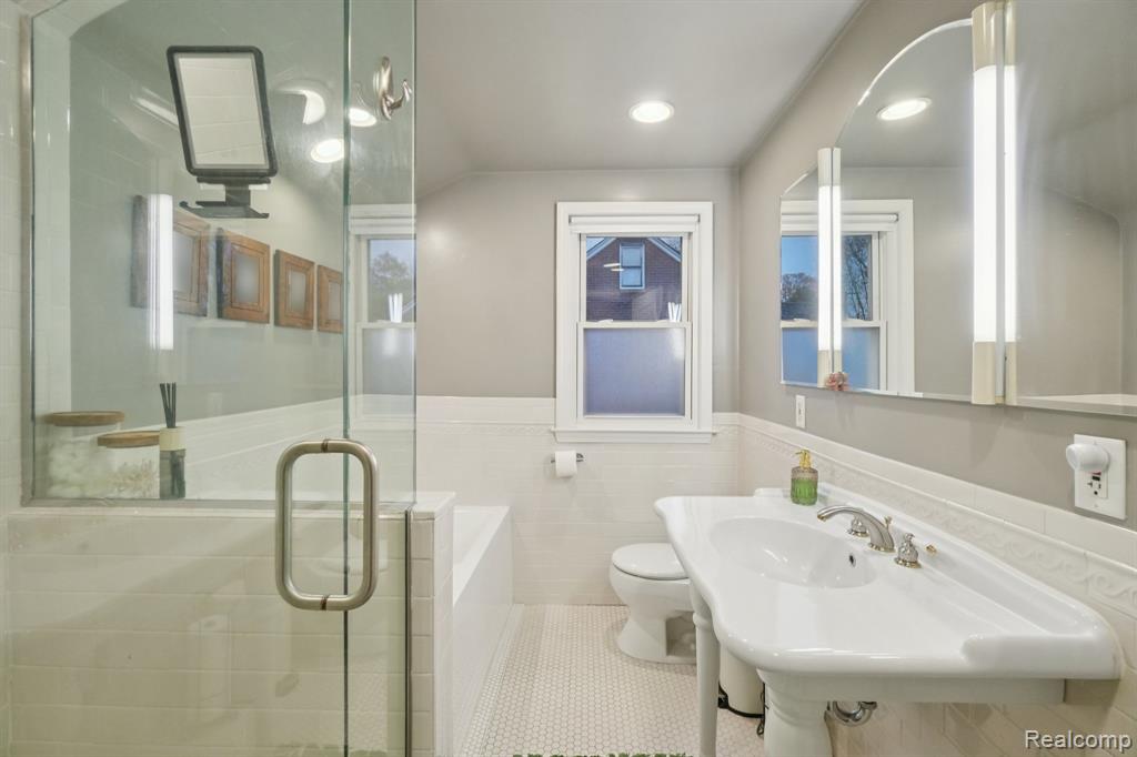 1039 Hawthorne Road Grosse Pointe Woods, MI 48236 - Photo 19 of 63