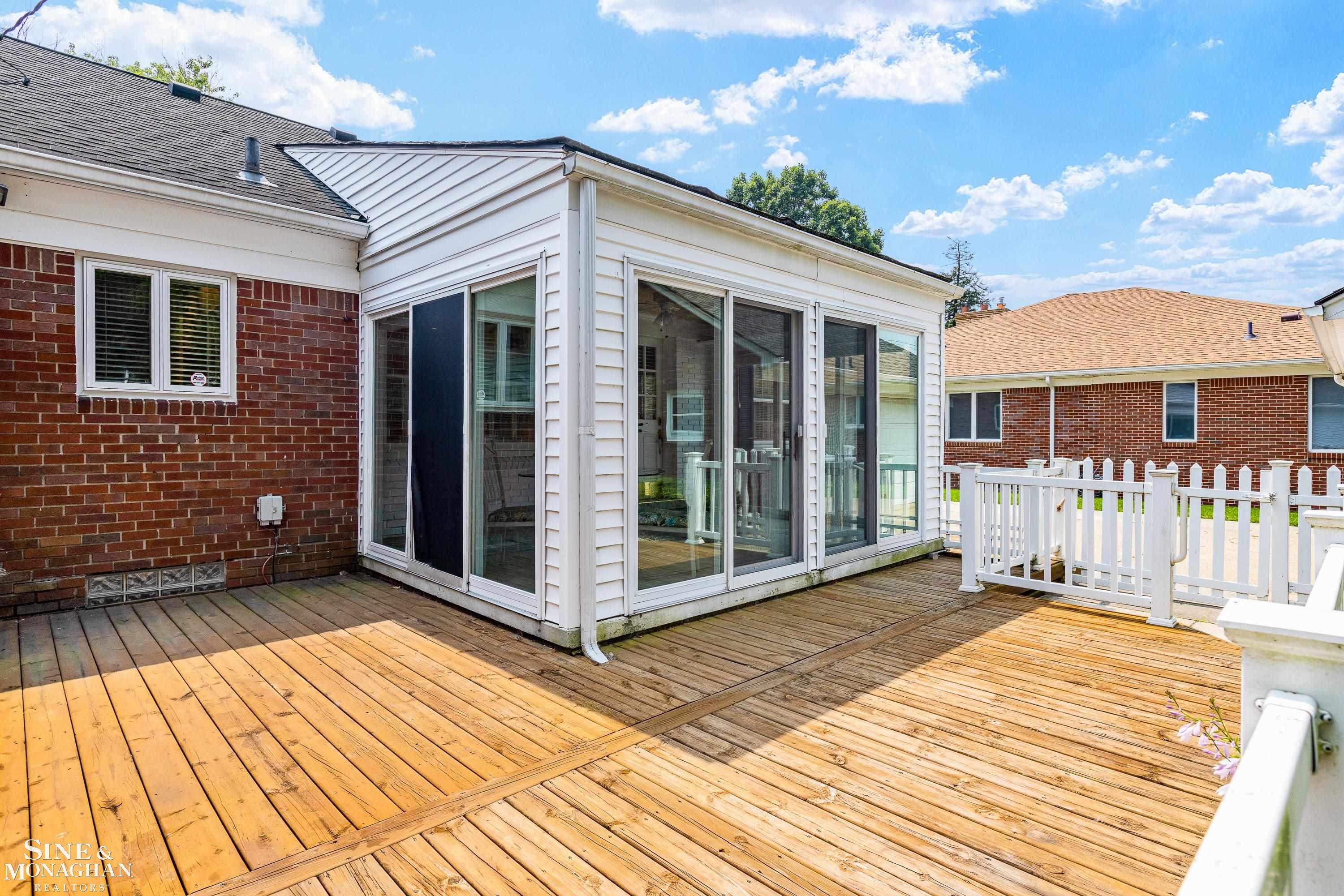 596 Hampton Road Grosse Pointe, MI 48236 - Photo 30 of 37 50116672-29.JPG
