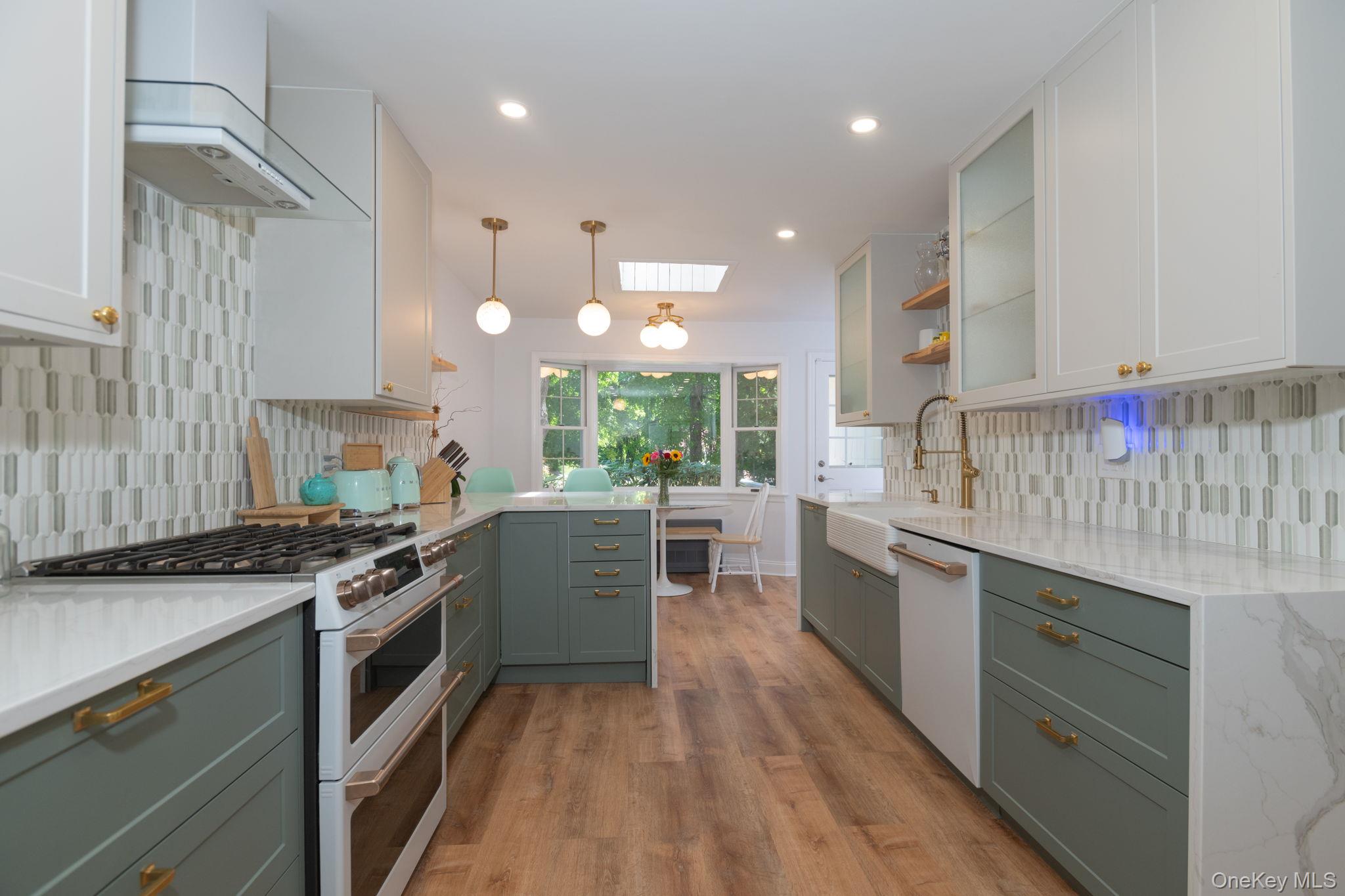 27 Valentine Road Briarcliff Manor, NY 10510 - Photo 4 of 31 Renovated modern eat-in kitchen