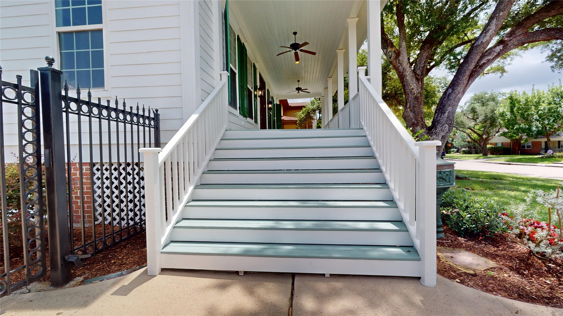 4050 Dumbarton Street Houston, TX 77025 - Photo 4 of 48