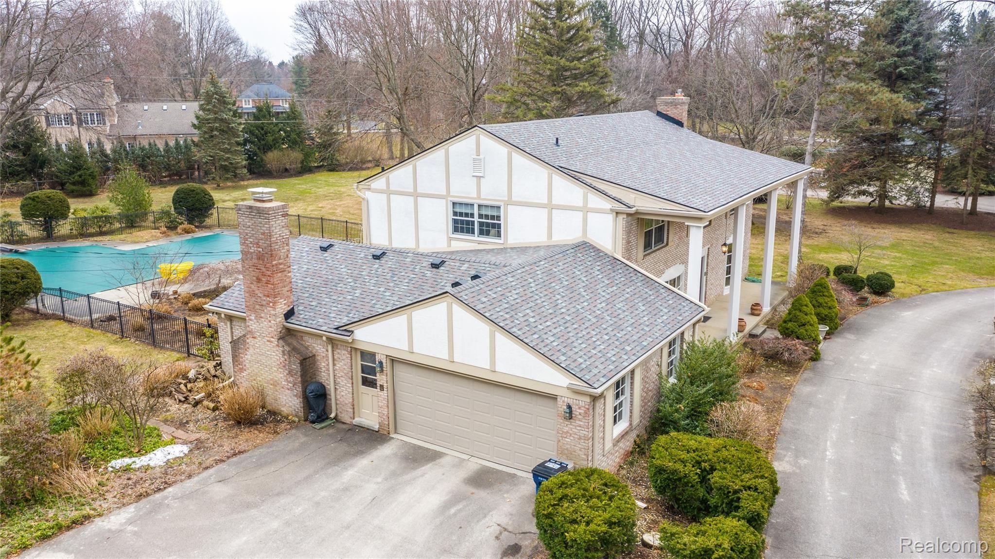 5381 Deep Wood Road Bloomfield Hills, MI 48302 - Photo 4 of 79 Exteriors (17 of 33).jpg
