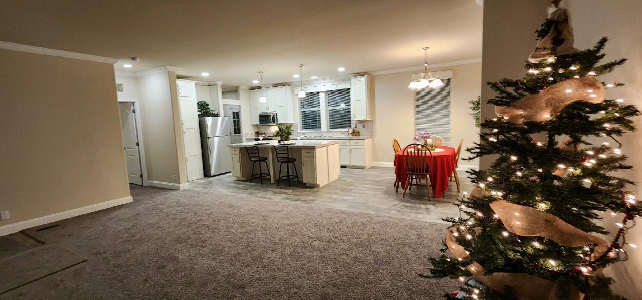 51382 Welch Road La Pine, OR 97739 - Photo 4 of 19 Large light and bright living area with 9ft ceilings