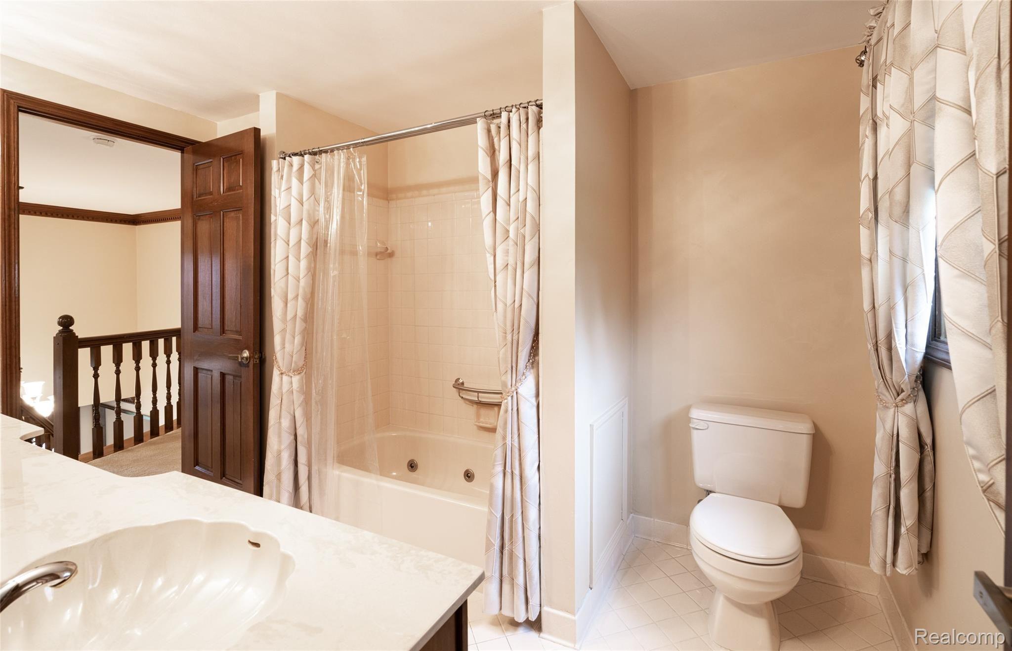 876 Snowmass Drive Rochester, MI 48309 - Photo 35 of 45 876 Snowmass Dr RHills INT-26.jpg