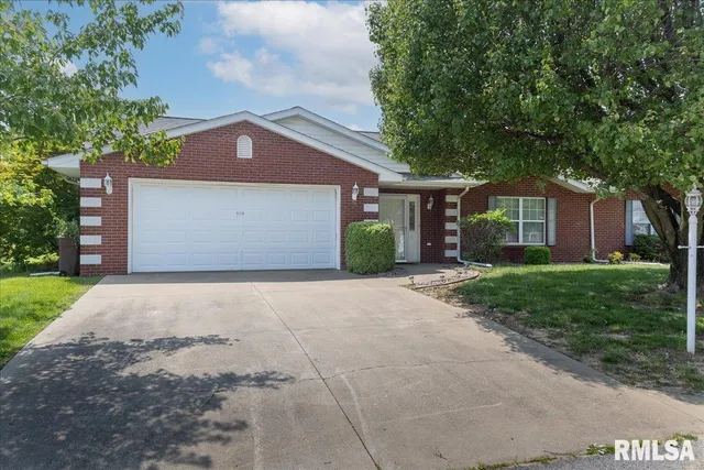 $217,900 | 1504 Apache Drive, Marion, IL 62959