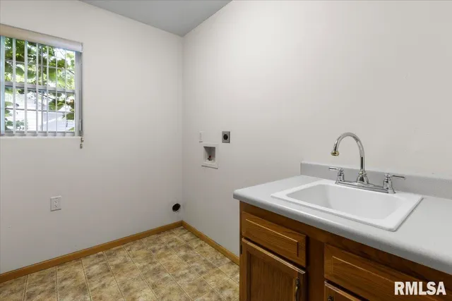 $217,900 | 1504 Apache Drive, Marion, IL 62959