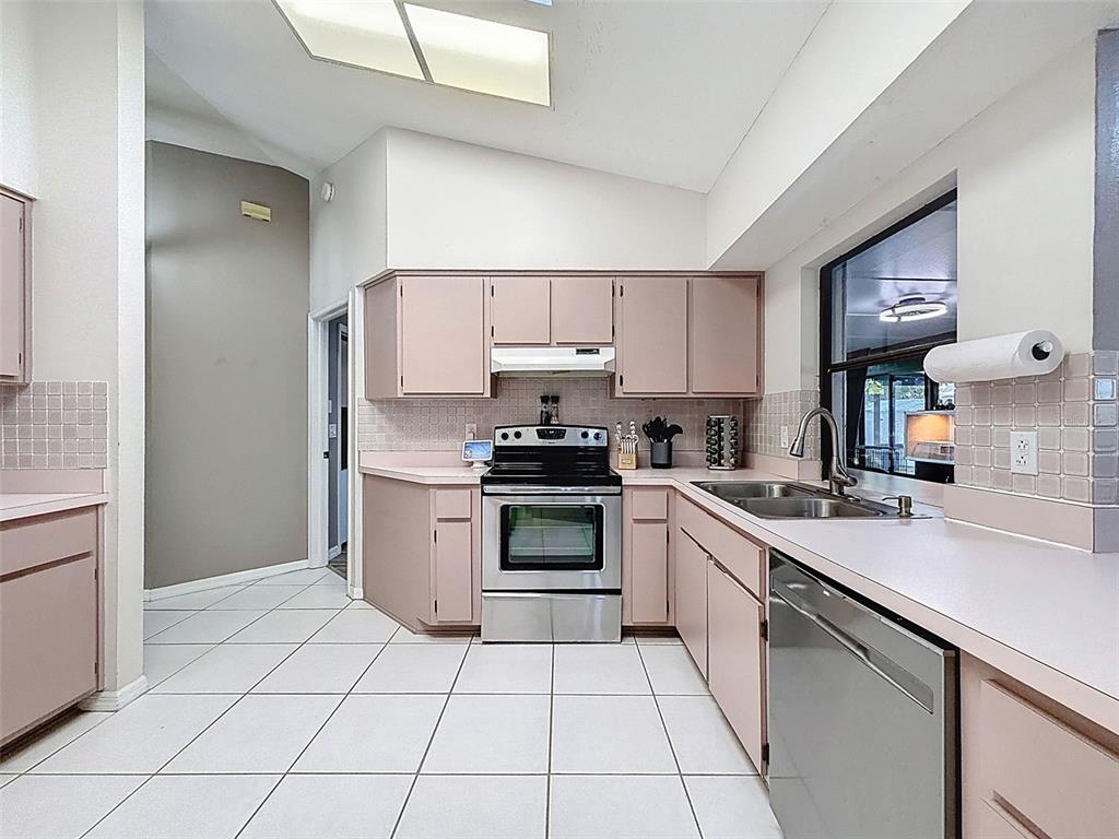 4752 Meadowsweet Court New Port Richey, FL 34653 - Photo 13 of 52 Gallery Image 13