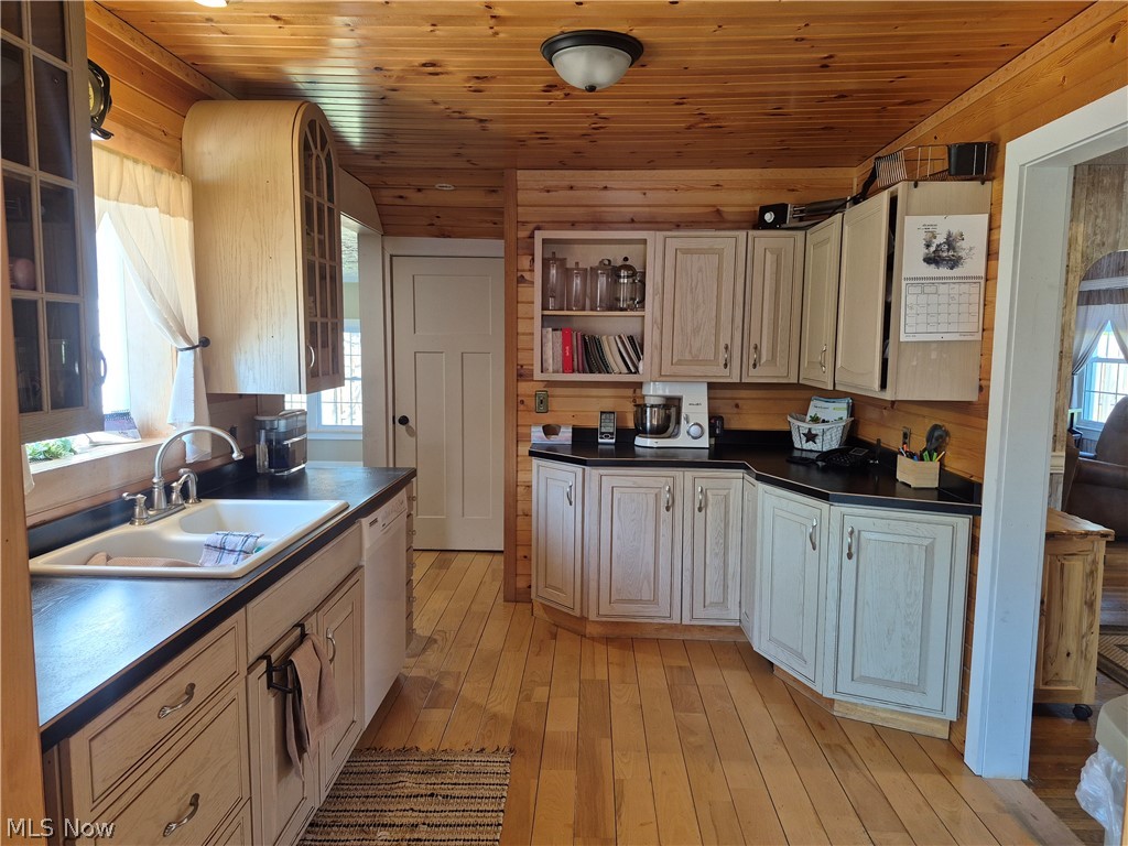 357 State Road Northwest Warren, OH 44483 - Photo 3 of 27
