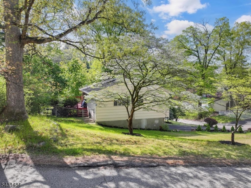3 Nice Place Hopatcong, NJ 07843 - Photo 38 of 44