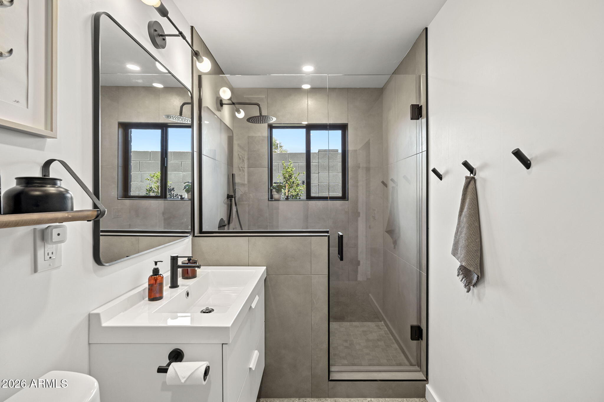 8124 East Granada Road Scottsdale, AZ 85257 - Photo 38 of 62 Guest ensuite bathroom