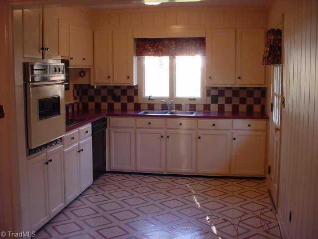 3134 Kinnamon Road Winston-Salem, NC 27104 - Photo 4 of 9 Other. Kitchen