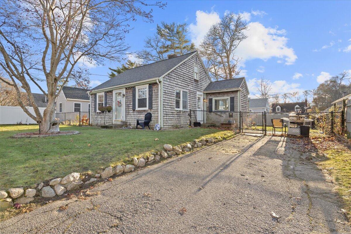 17 Bayberry Road Buzzards Bay, MA 02532 - Photo 3 of 26 22-097A7426