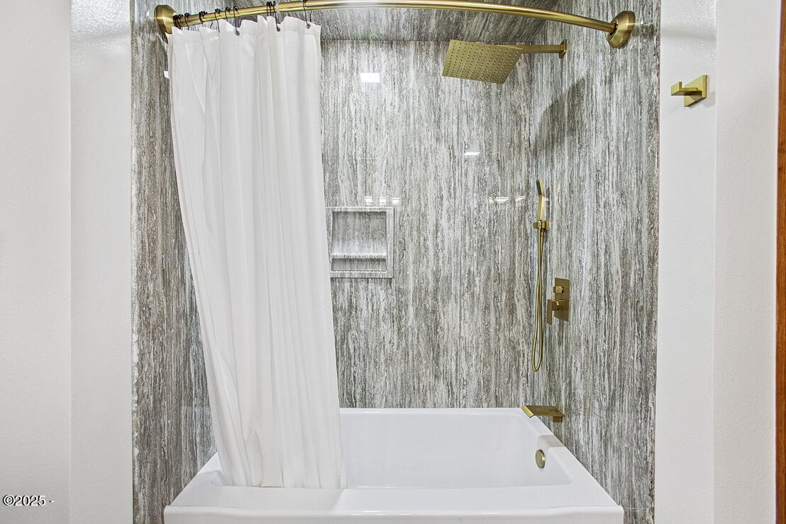 445 Summit View Lane Gleneden Beach, OR 97388 - Photo 41 of 67 Bathroom 2 Downstairs