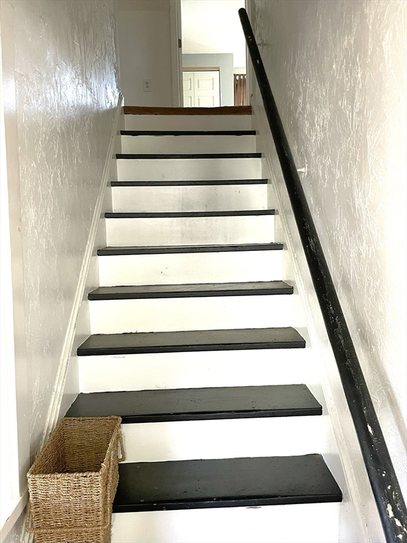 9 Watt Road Worcester, MA 01606 - Photo 17 of 36 a view of entryway