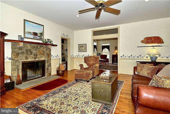 3002 Fox Mill Road Oakton, VA 22124 - Photo 4 of 30 Living Room