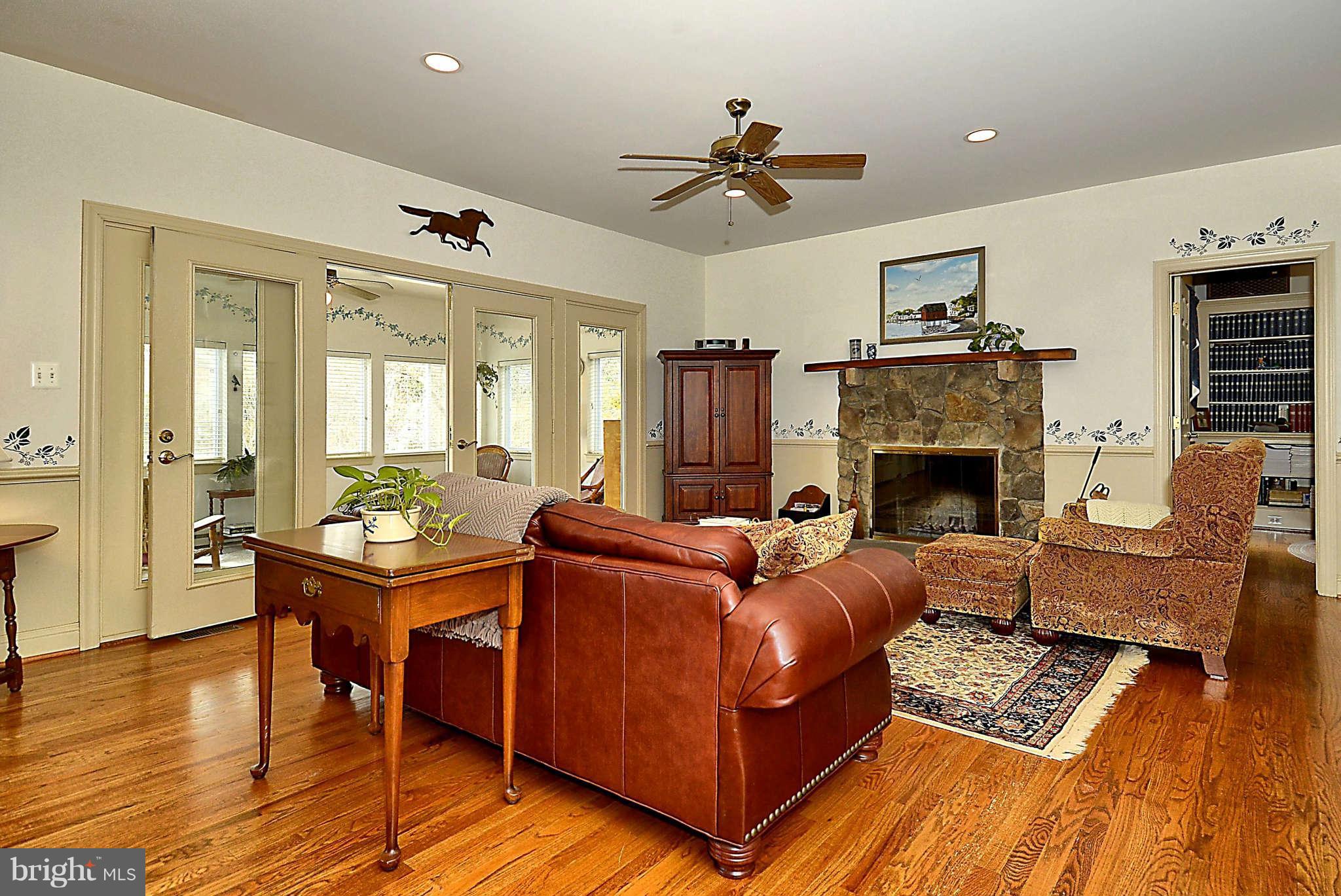 3002 Fox Mill Road Oakton, VA 22124 - Photo 6 of 30 Living Room