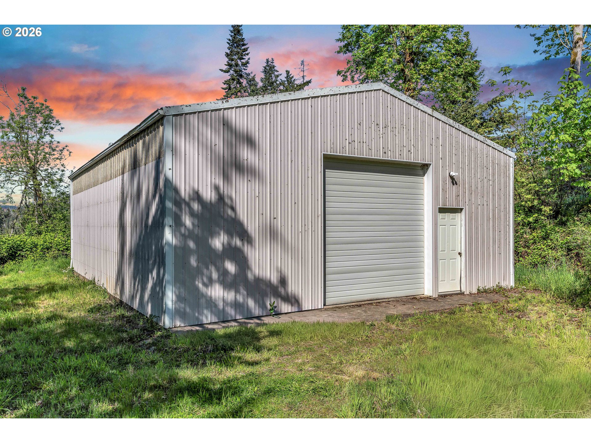 12313 South Groshong Road Molalla, OR 97038 - Photo 41 of 48 a backyard of a house