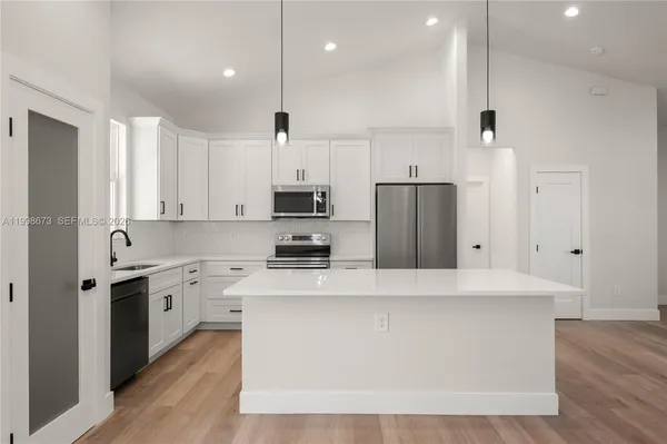 $389,900 | 7322 Granada Boulevard, Sebring, FL 33872