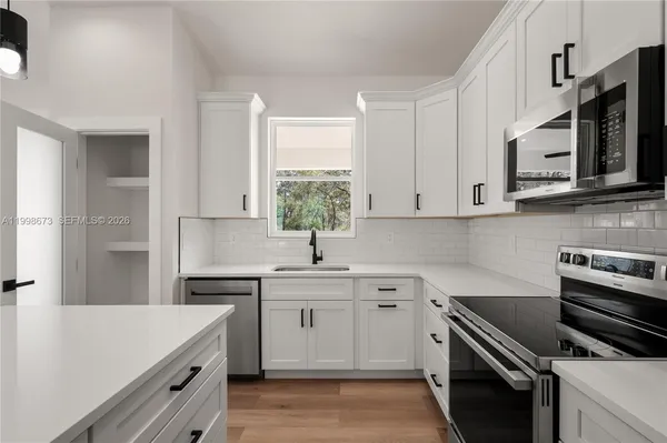 $389,900 | 7322 Granada Boulevard, Sebring, FL 33872