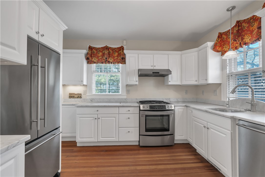 98 Butler Avenue Providence, RI 02906 - Photo 2 of 34