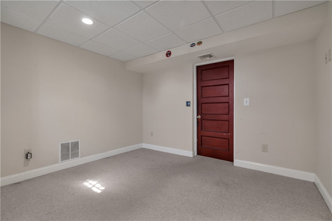 98 Butler Avenue Providence, RI 02906 - Photo 26 of 34